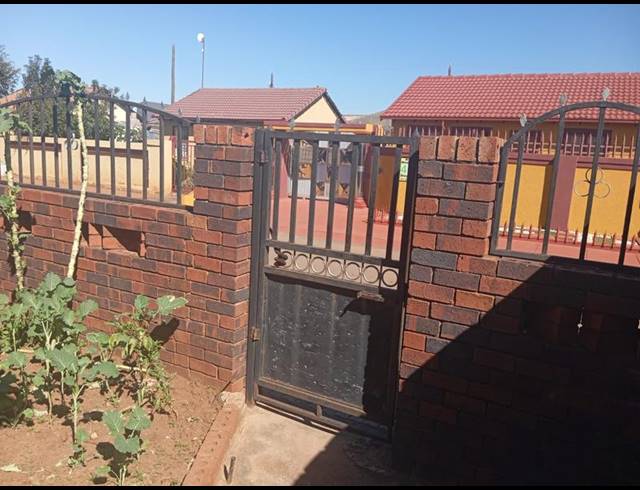 3 BEDROOM HOUSE FOR SALE IN THOKOZA EXT 2